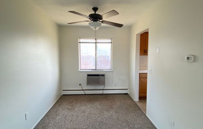 2 beds, 1 bath, $1,200, Unit 1035-A