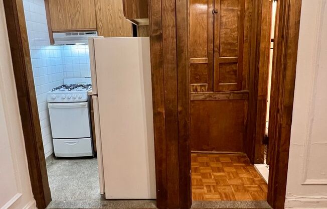 Studio, 1 bath, 300 sqft, $1,335, Unit 530-215
