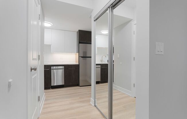 Studio, 1 bath, 250 sqft, $1,425, Unit 4C