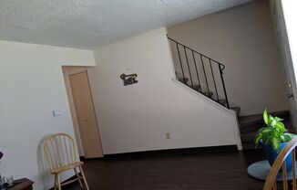 3 beds, 1 bath, 800 sqft, $750, Unit Unit 5C