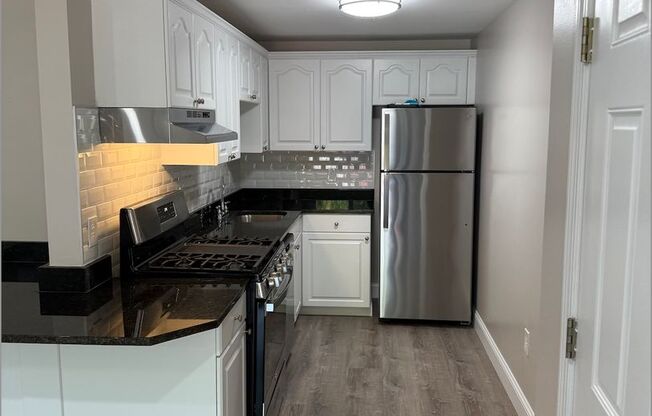 2 beds, 1 bath, 680 sqft, $2,325, Unit 23-28