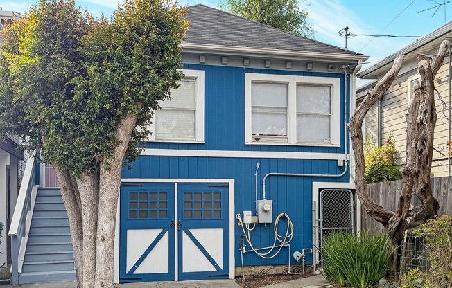 Cozy 2bed/1bath House w/a Huge Basement, Washer/Dryer, & off street pkg. space in the heart of Emeryville