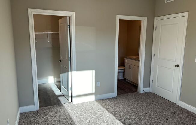 2 beds, 2 baths, 979 sqft, $1,130, Unit 921