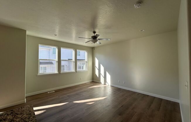 3 Bedroom 2.5 Bathroom Townhome in Lehi!
