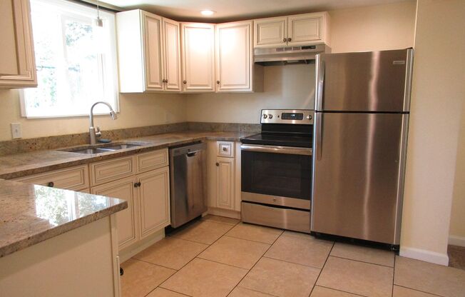 Spacious 2 bed/1 bath ADU early October!