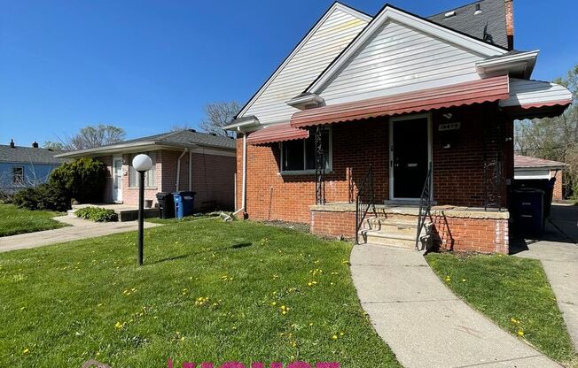 3 BEDS 1 BATH | FREE PRE SCREEN | OVER 1200 SQFT!