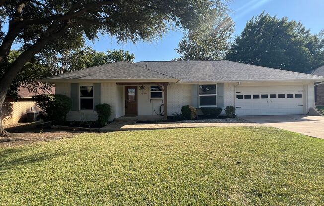 Rentals in FORT WORTH! Charming Remodeled Home in Keller ISD – A Must-See!