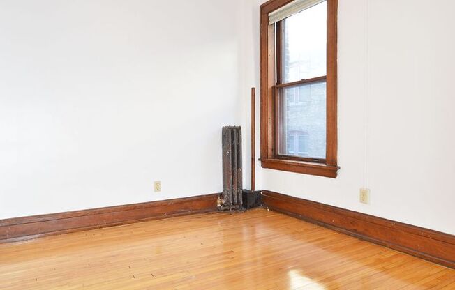 1 bed, 1 bath, 410 sqft, $880, Unit 22 - 17