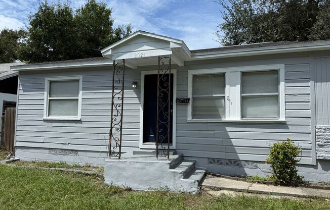 $300 OFF FIRST MONTHS RENT MOVE-IN SPECIAL!!