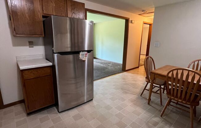 2 beds, 1 bath, $995