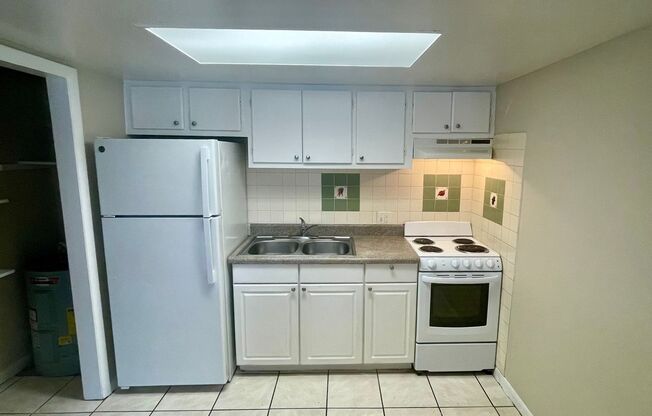 1BD/1BA Apartment off Curry Ford in Henley Park Apartments!