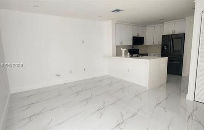 11243 SW 245th St HOMESTEAD, FL 33032