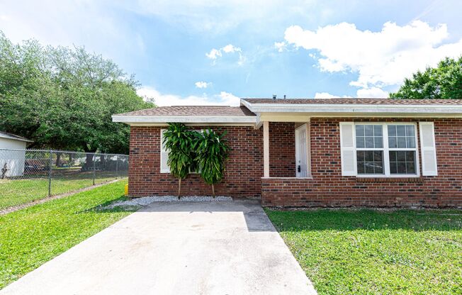 Two bedroom, one bathroom Duplex in Poinciana