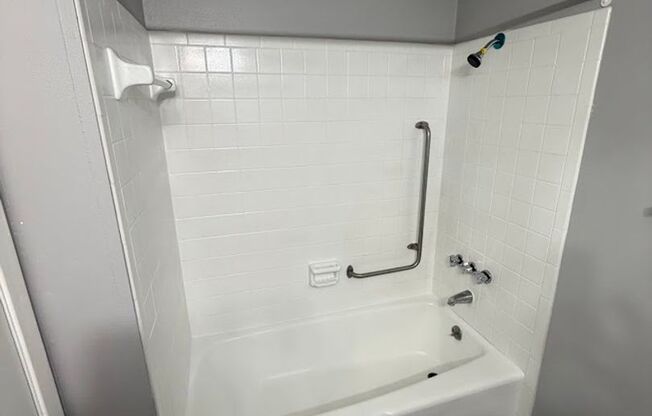 1 bed, 1 bath, 560 sqft, $895, Unit 222