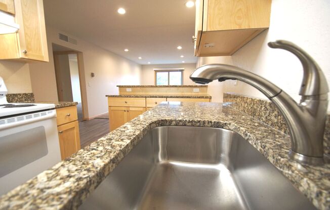 1 bed, 1 bath, 780 sqft, $1,334, Unit 302