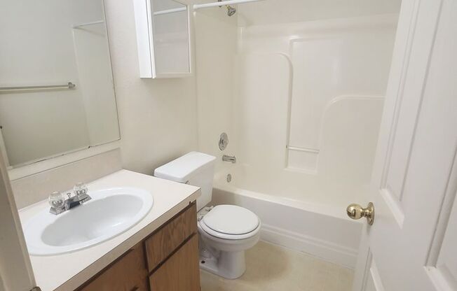 2 beds, 1 bath, $1,295, Unit 304