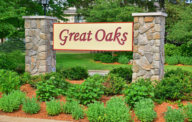 a sign that says great oaks at Beacon Hill and Great Oaks Apartments, Rockford, 61109