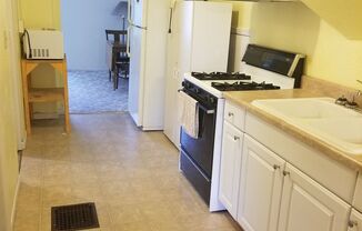 2 beds, 1 bath, 620 sqft, $895, Unit A