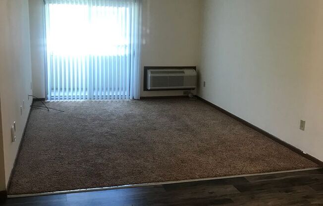 3 beds, 1 bath, 1,040 sqft, $1,695, Unit 3156-306