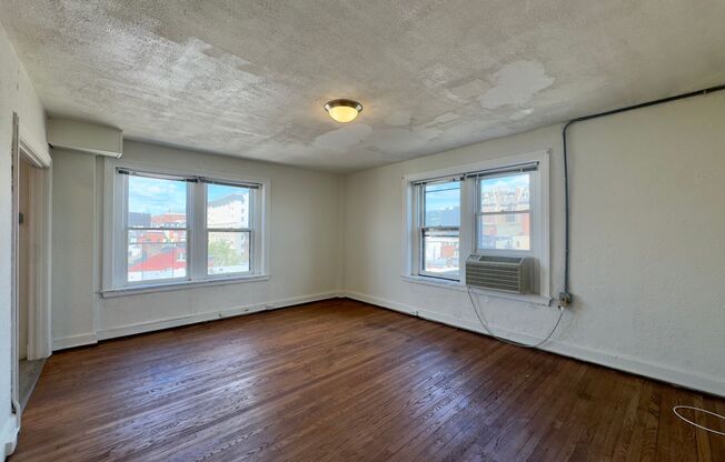 1 bed, 1 bath, 650 sqft, $999, Unit 704
