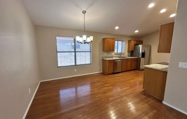 Single Story *NEW* Paint + *NEW* Flooring Desert Ridge Delight!