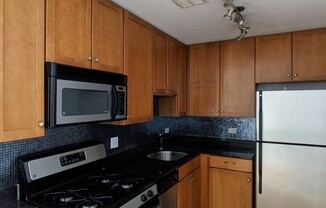 625 W Wrightwood 202