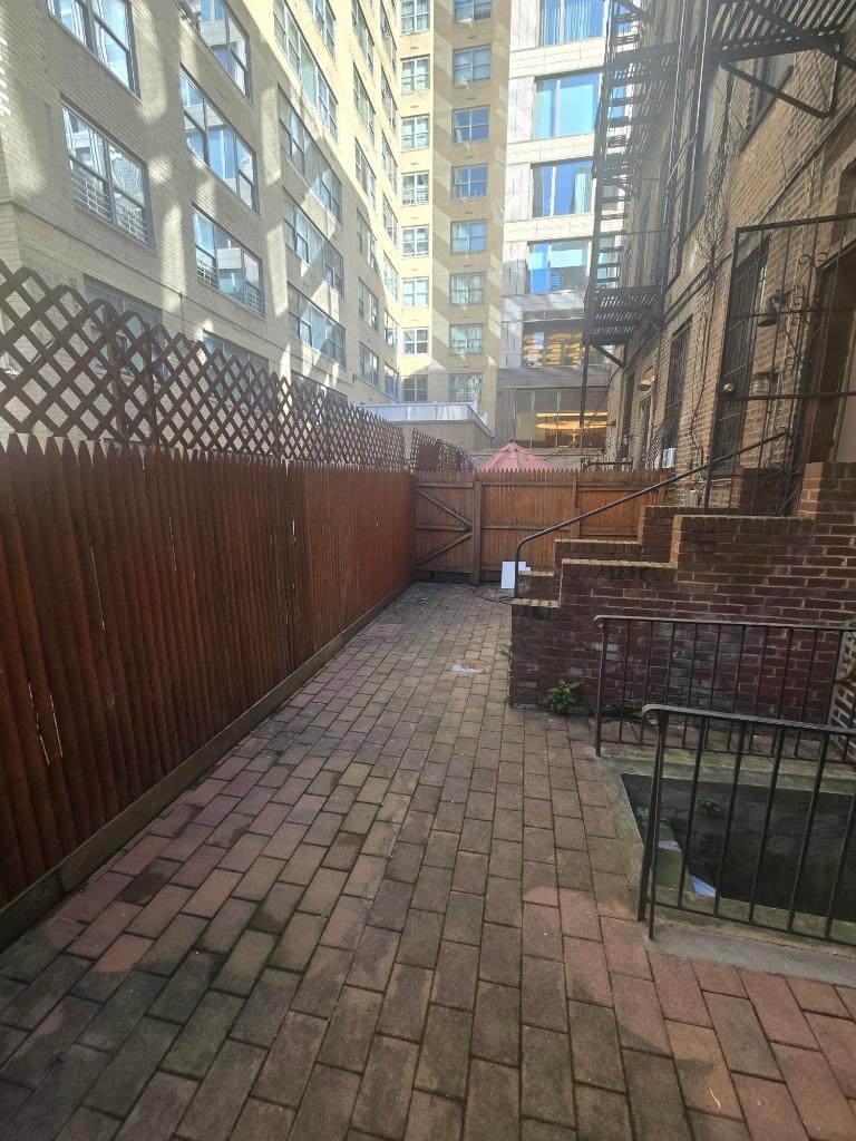 245 25 E 62 ST