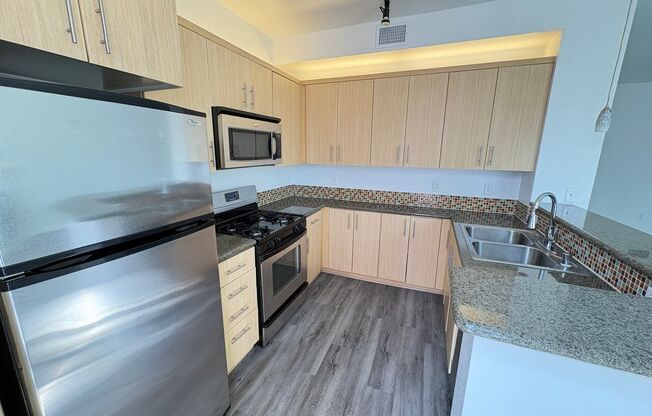 Studio, 1 bath, 638 sqft, $2,150, Unit 512