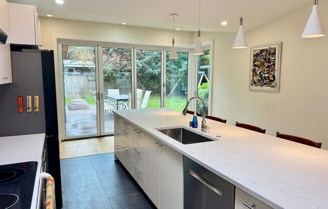 Fantastic Rambler in Lake Hills with A/C!