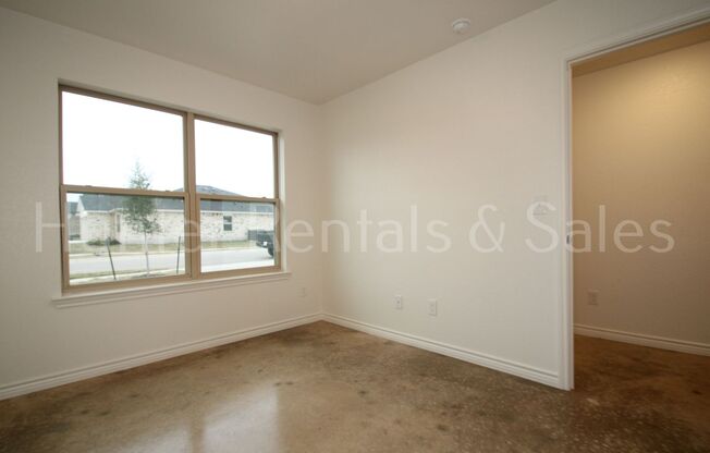 3 beds, 2 baths, $1,475, Unit Unit B