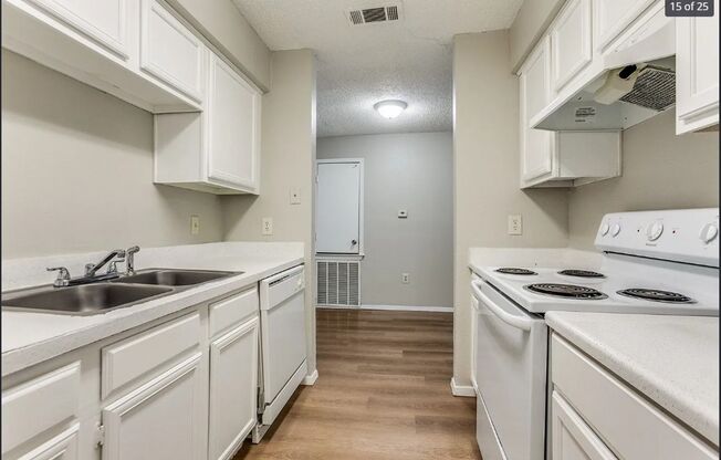 1 bed, 1 bath, 730 sqft, $1,600, Unit 1313