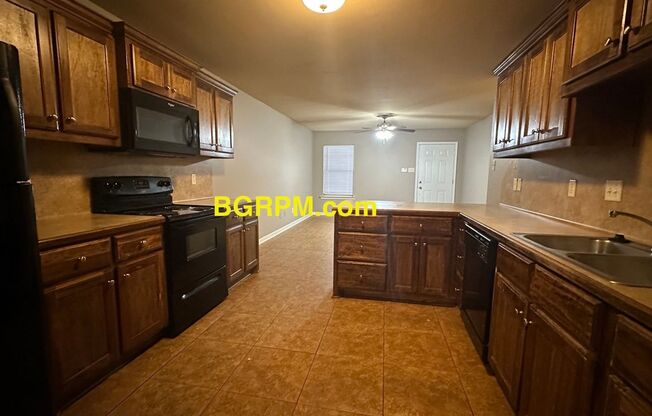 2 beds, 2 baths, 1,100 sqft, $925