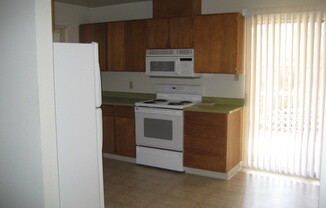 3 beds, 2 baths, $2,775, Unit 303