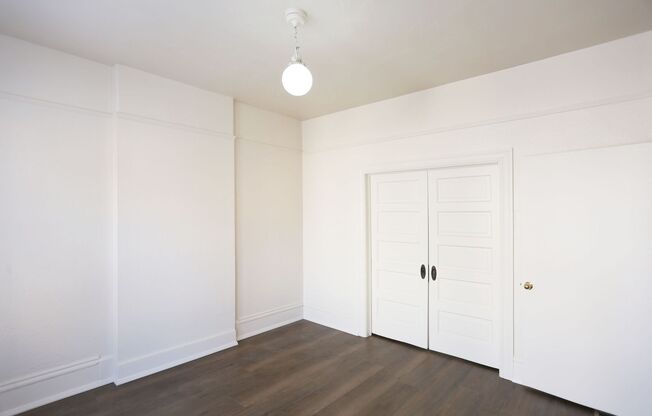 OPEN HOUSE: Sunday (7/13) 1:00pm-1:45pm. Spacious 2BR/1BA full flat in Upper Market area, Small pet considered, Parking available for add'l fee (74 Elgin Park)