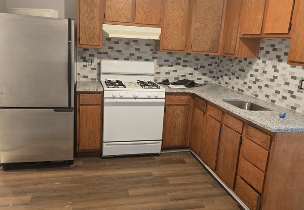 881 N 41 ST