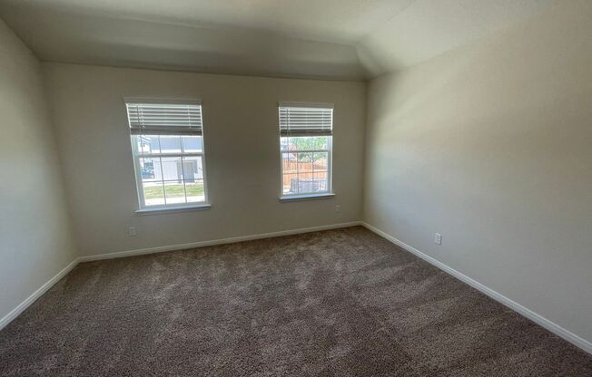 3 beds, 2.5 baths, $1,425, Unit 10214 Lynwood Village Unit 101