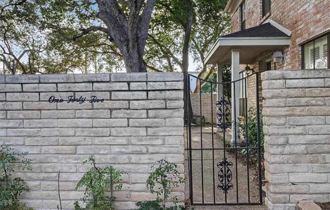 145 Lake Shore Dr - 3/Bed 3/Bath - $2200/month