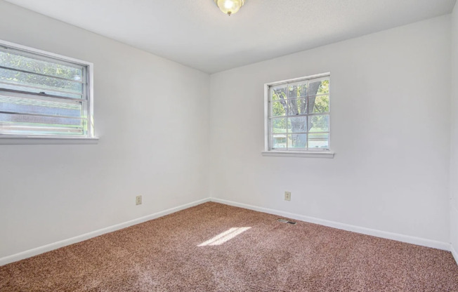 3 beds, 1 bath, $1,225