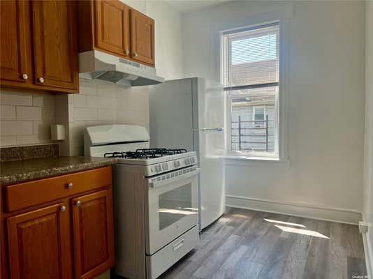 3 beds, 1 bath, 1,100 sqft, $2,900