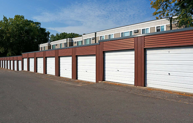 Rochester MN apts with covered garages