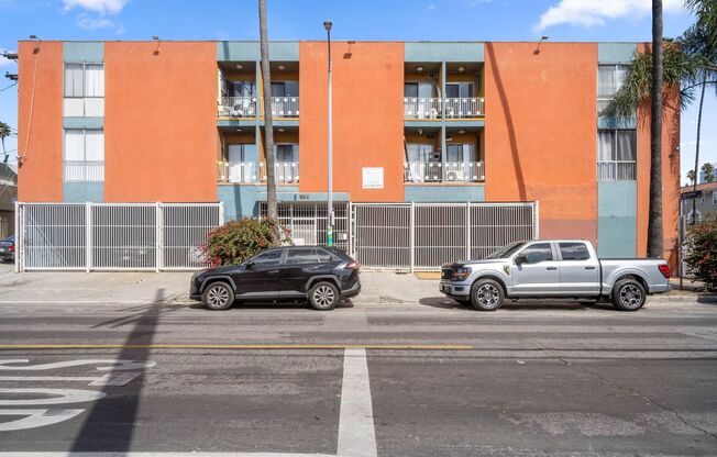 935 S Mariposa Ave