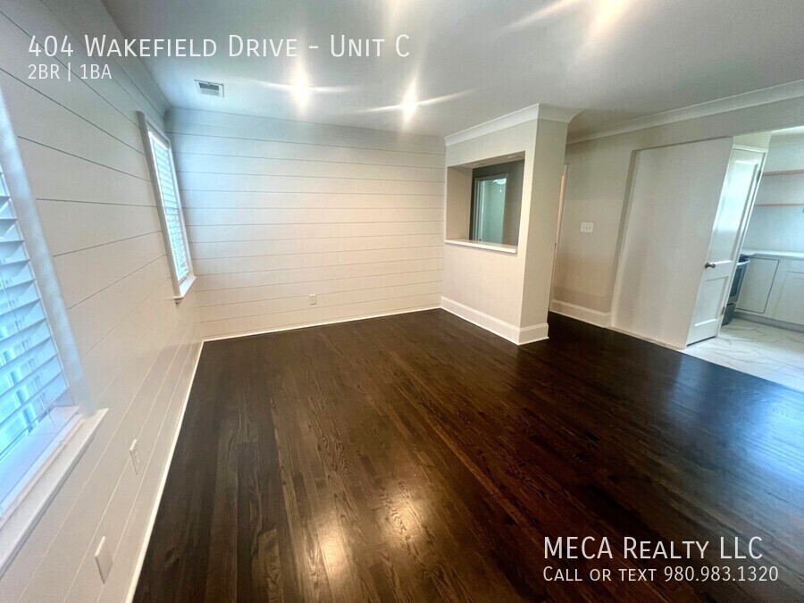 404 WAKEFIELD DR