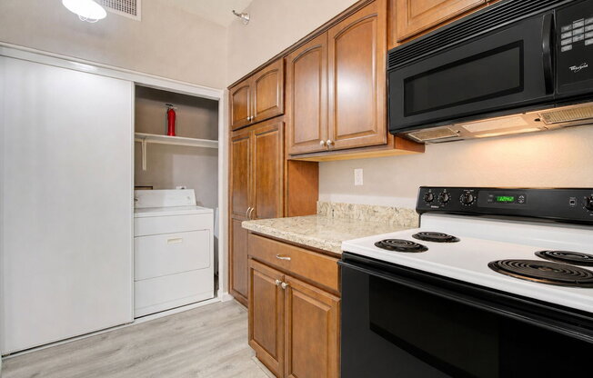 2 beds, 2 baths, 1,095 sqft, $1,600, Unit 140