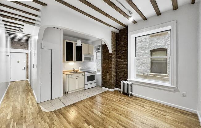 528 W 152 ST