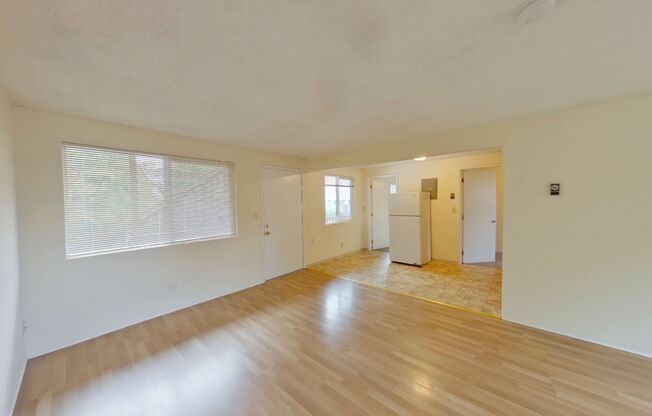 2 beds, 1 bath, $1,200, Unit 6