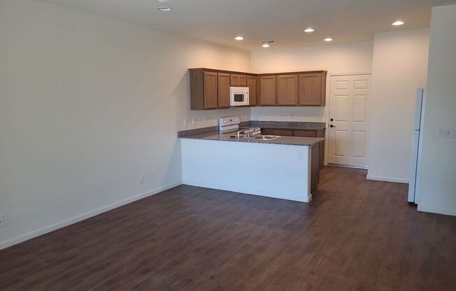 2 beds, 2 baths, 1,064 sqft, $1,595, Unit DTC 583