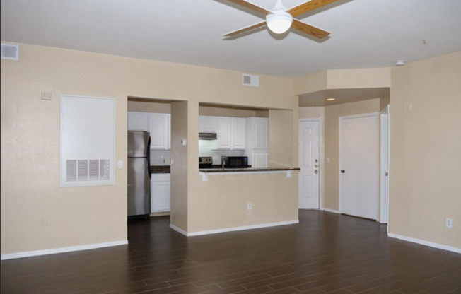 2/2 2nd floor in Sabal Point Longwood Gated community/ Available for move-in on December 15, 2026