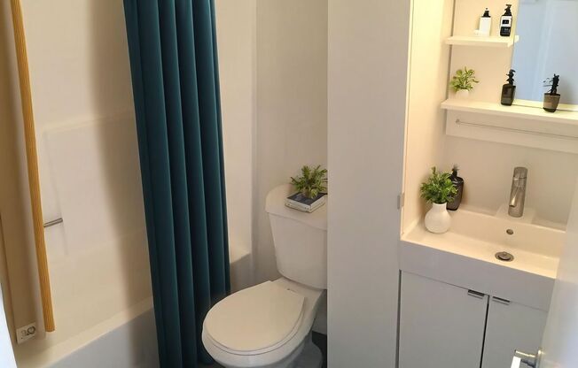 Modern Comfort in the Heart of Highland Park at 260 S Avenue 55