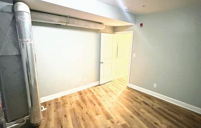 2476 FRANKFORD AVE