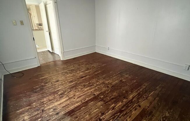 2 beds, 1 bath, $1,100, Unit Apt 2